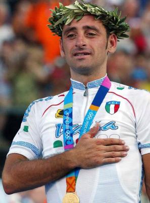 Paolo Bettini recibe "Bicicleta de Oro" del ciclismo mundial