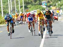 Ciclista cubano Arias gana quinta etapa pero costarricense Raabe sigue como líder de Vuelta