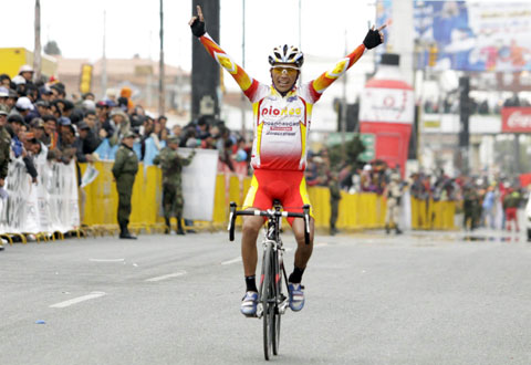Boliviano Quispe gana la sexta etapa de la Vuelta a Bolivia
