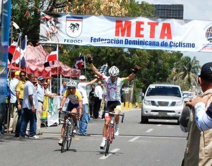Rafael infantino del Equipo UNE EPM gana la VI Etapa A de la XXXII Vuelta Independencia Nacional
