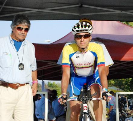 Tomas Gil gana la Contrarreloj y es el nuevo lider de la XXXII Vuelta Independencia