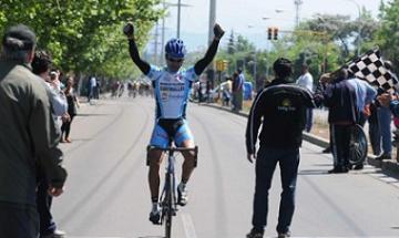 Alejandro Corvalán gana el Prologo y es el 1er Lider de la Vuelta a Mendoza