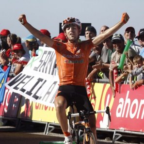 Mikel Nieve gana la etapa reina del Giro y Contador sigue Lider