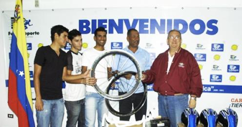 Fundadeportes Entrego material Ciclistico a la Asociación Carabobeña de Ciclismo