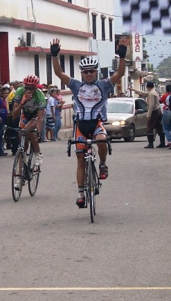 Jonathan Salinas repite en la 3ra Etapa de la XXIX Vuelta Ciclista a Trujillo