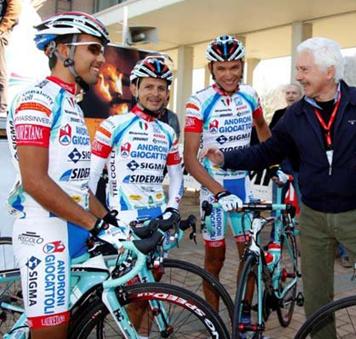 Invitados al Giro de Italia Androni Giocattoli, Colnago-, Farnese Vini y Team NetApp