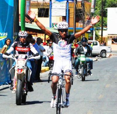 Ecuatoriano Segundo Navarrete gana la 6ta etapa de la Vuelta Independencia, e Ismael Sánchez nuevo Lider
