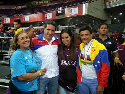 Tricampeón mundial de paraciclismo  Víctor Hugo Garrido Márquez, compartió con el publico Venezolano y  la Ministra del  Deporte, Alejandra Benítez