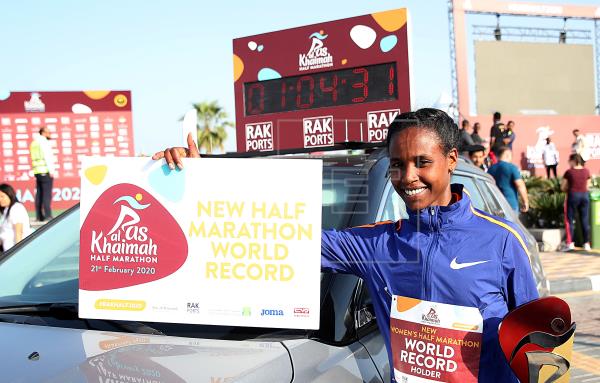 La etíope Ababel Yeshaneh, nuevo récord del mundo de medio maratón