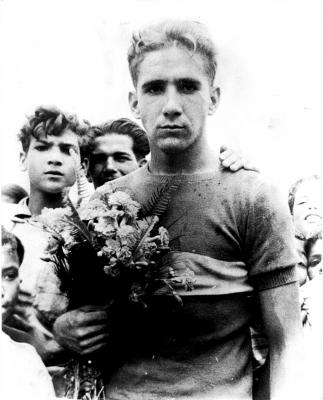 El ciclista trujillano Julio César León fue el primer atleta que representó a Venezuela en unos Juegos Olímpicos.