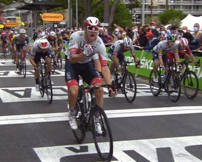 Alexander Kristoff se llevó el triunfo en debut lluvioso del Tour de Francia