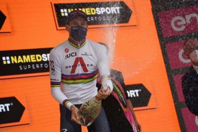 El italiano Filippo Ganna se impuso en la contrarreloj etapa 14 del Giro De Italia