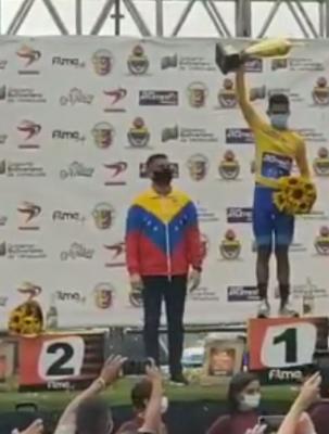 Oscar Sevilla no se presentó al acto de premiacion de la Vuelta al Tachira y dejo el podio del 2do lugar Vacío