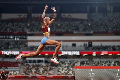 Yulimar Rojas marca récords olímpico y mundial para ganar medalla de oro en Tokio 2020