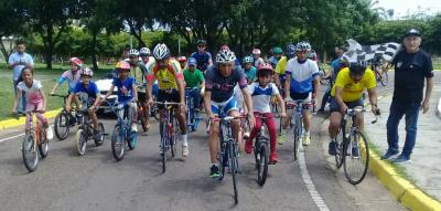 En Valle de la Pascua alumnos amigos y pedalistas participaron en ciclo-paseo "Cirilo Correa somos todos"